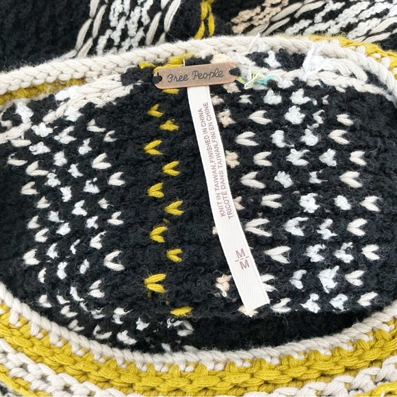 Free People Cropped Sweater Show Me Love Size Medium - Picture 7 of 8